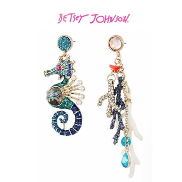 NWT Betsey Johnson 💋GLITTER REEF Gold Tone Crystals Mismatched Drop Earring - Picture 2 of 6
